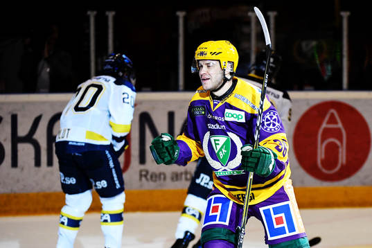 Färjestads Niklas Fogström jublar
