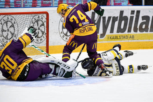 Färjestads målvakt Lars Haugen och Rasmus Asplund