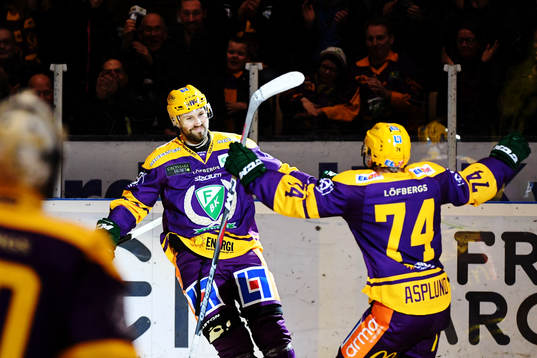 Färjestads Dick Axelsson jublar