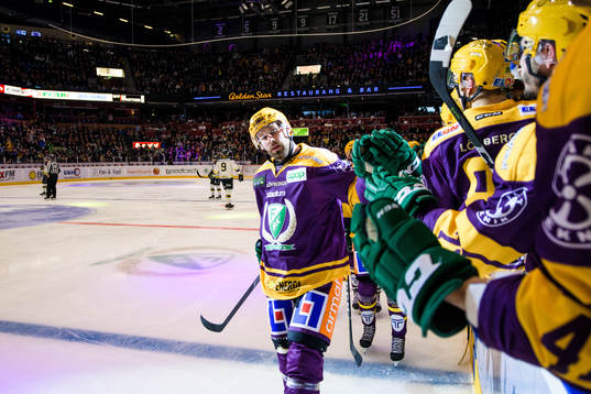 Färjestads Dick Axelsson jublar