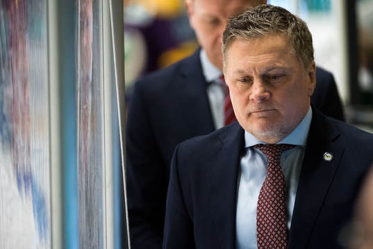 s assisterande tränare Stephan Lundh deppar
