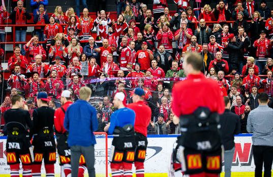 Örebrospelarna tackar fansen