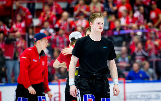 Örebros Linus Arnesson hyllas av fansen