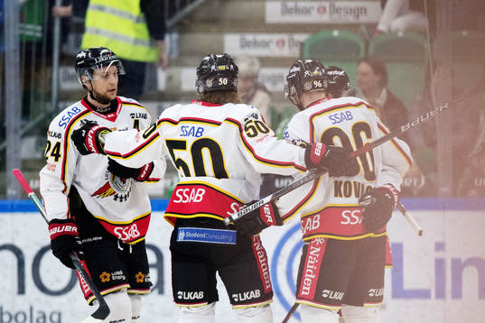 Luleås Johan Harju, Daniel Sondell och Robin Kovacs jublar