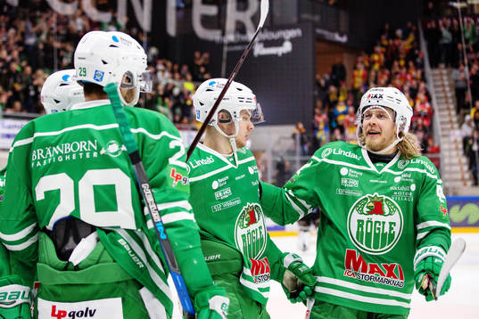 Rögles Ludvig Rensfeldt jublar med Olle Liss