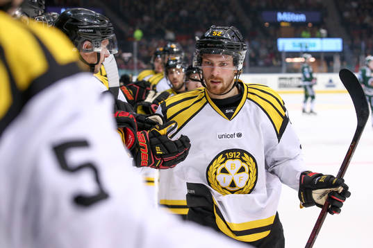 Brynäs Christopher Liljewall jublar
