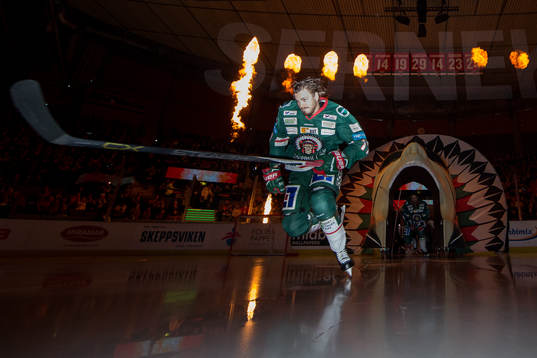 Frölundas Sebastian Stålberg åker in på isen