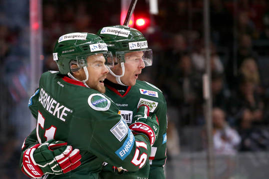 Frölundas Mats Rosseli Olsen jublar med Christoffer Ehn