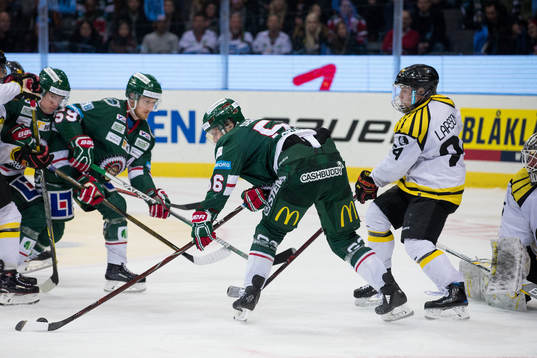 Frölundas Jonathan Sigalet skjuter 5-2