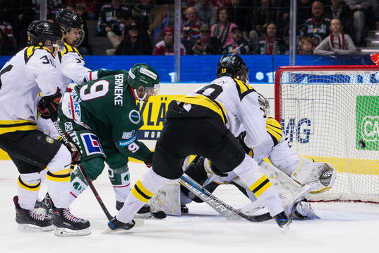 Frölundas Jan Mursak skjuter 6-3