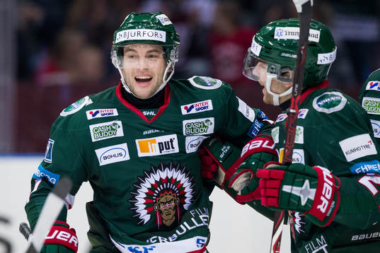 Frölundas Pathrik Westerholm jublar ihop med Ponthus
