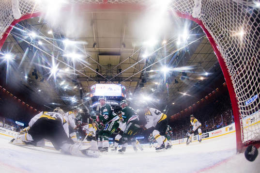 Frölundas Jonathan Sigalet skjuter 5-2 bakom Brynäs