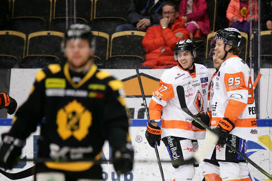 Karlskronas Joel Kellman och Carl Persson jublar