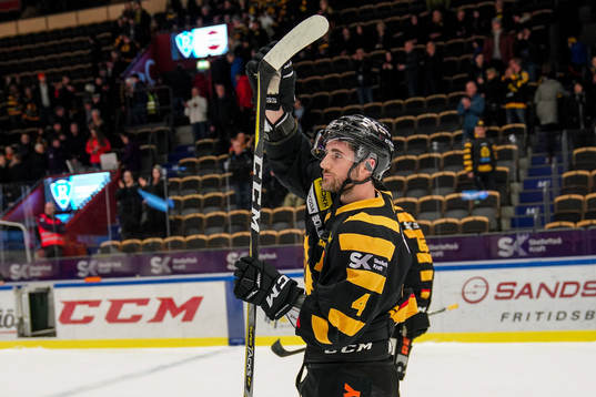 Skellefteås Bud Holloway  jublar