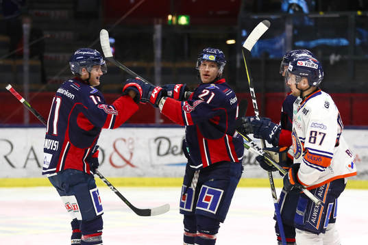 Linköpings Mark Zengerle och Emil Sylvegård jublar