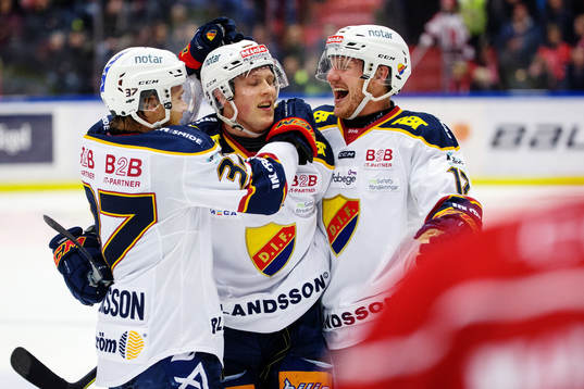 Djurgårdens Patrik Lundh (mitten) jublar med Jesper