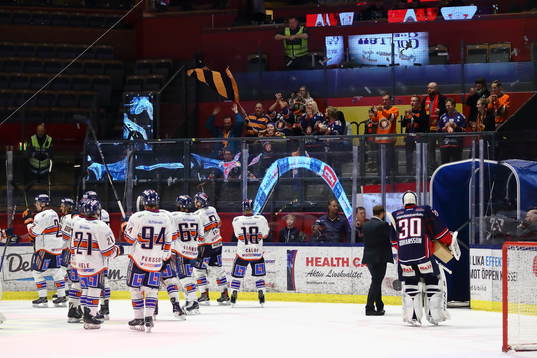 Växjös supportrar jublar med laget