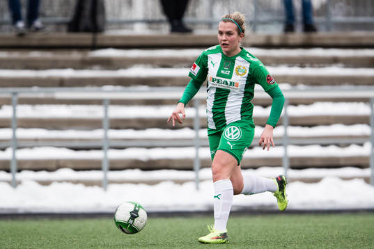 Hammarbys Frida Sjöberg med bollen