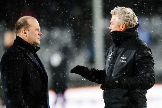 Geir Bakke, head coach of Sarpsborg 08 in conversation with