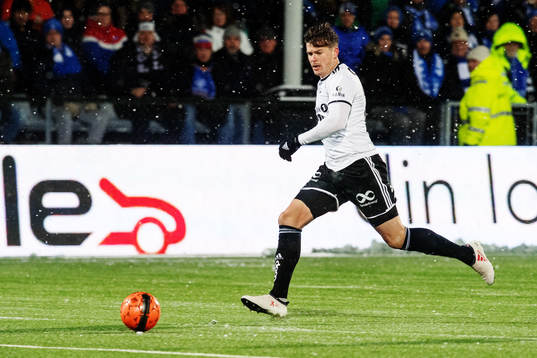 Pål André Helland of Rosenborg with the ball