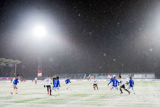 The players of Sarpsborg 08 and Rosenborg