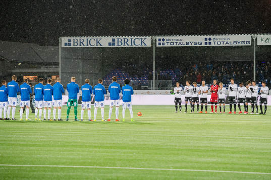 The players of Sarpsborg 08 and Rosenborg