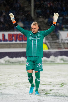 Goalkeeper Aslak Falch of Sarpsborg 08
