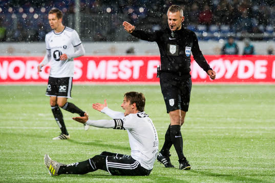Mike Jensen of Rosenborg reacts next to Svein Oddvar Moen,