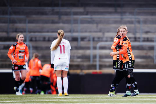 Kristianstads Sif Atladottir jublar med lagkamrater