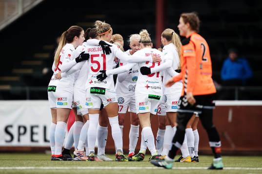 Rosengårds Anja Mittag jublar med lagkamrater