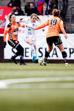 Rosengårds Fiona Brown  går förbi Kristianstads Alice