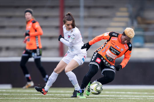 Rosengårds Iva Landeka och Kristianstads Rita Chikwelu