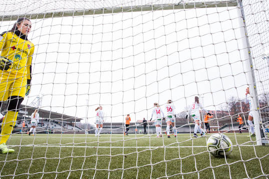Rosengårds målvakt Zecira Musovic deppar