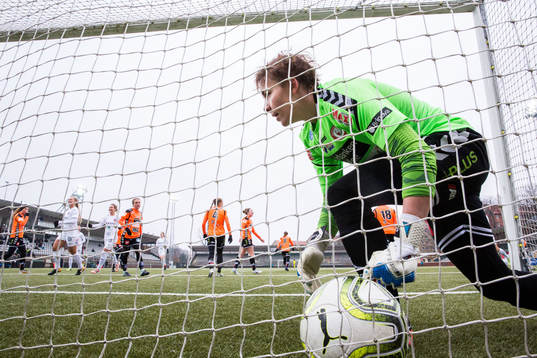 Kristianstads målvakt Brett Maron deppar