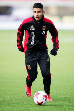 Östersunds Hosam Aiesh värmer upp