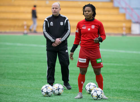 Piteås Faith Ikidi och tränare Stellan Carlsson på