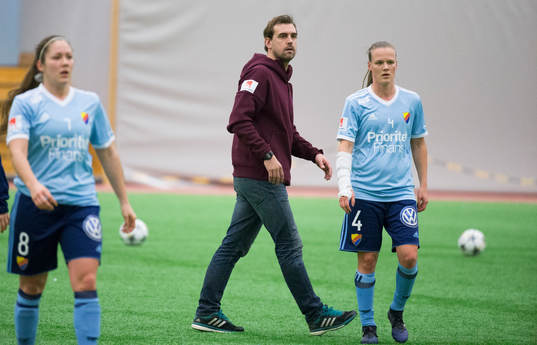 Djurgårdens Joel Riddez på uppvärmningen