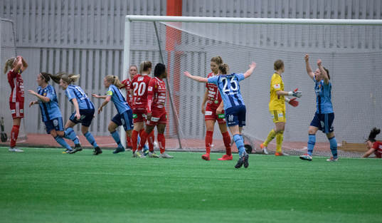 Djurgårdens Ingibjörg Sigurdardottir jublar med