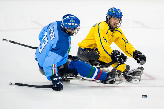Greg Leperdi of Italy and Niklas Ingvarsson of Sweden