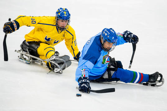 Robin Meng of Sweden and Greg Leperdi of Italy