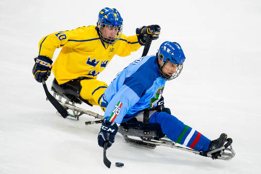 Robin Meng of Sweden and Greg Leperdi of Italy