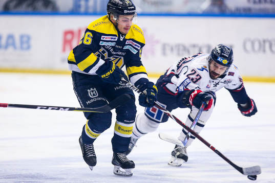 s Erik Brännström och Linköpings Niklas Persson