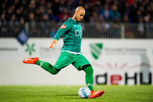 Goalkeeper Adam Larsen Kwarasey of Vålerenga