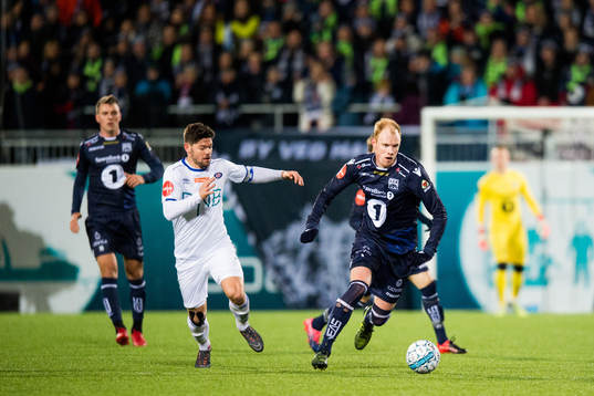 Daniel Fredheim Holm of Vålerenga and Pål Erik Ulvestad