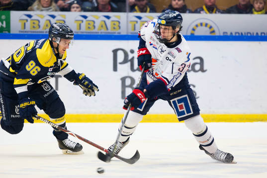 s Bill Sweatt mot Linköpings Adam Ginning