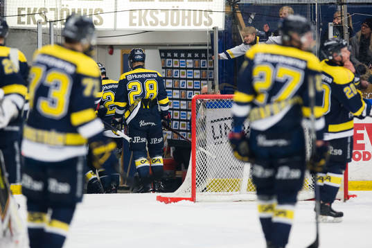 s spelare lämnar isen