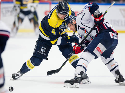 s Max Wärn mot Linköpings Andrew Gordon