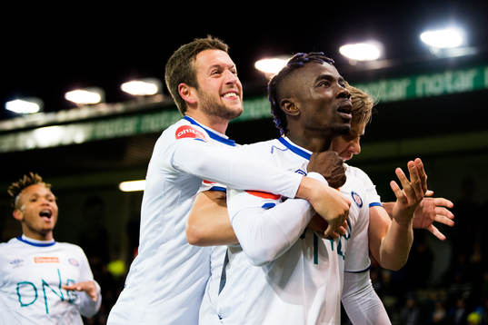 Jonatan Tollås Nation and Sam Johnson of Vålerenga