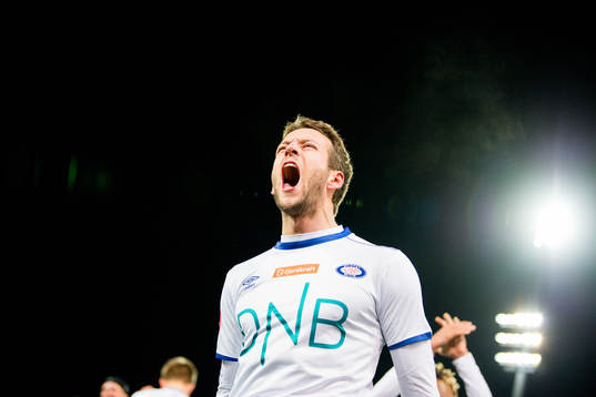 Jonatan Tollås Nation of Vålerenga celebrates