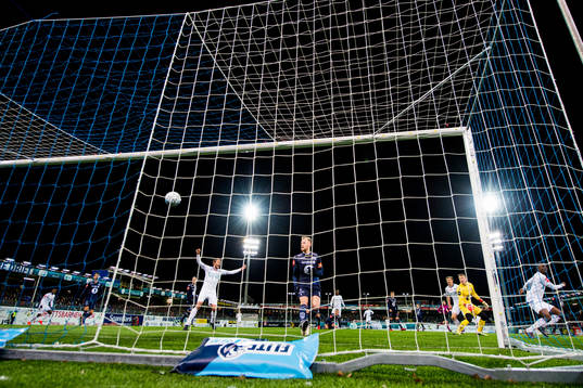 Sam Johnson of Vålerenga scores 1-0